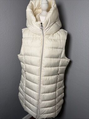 Maralyn & Me Cream Sleeveless Puffer Vest with High Collar